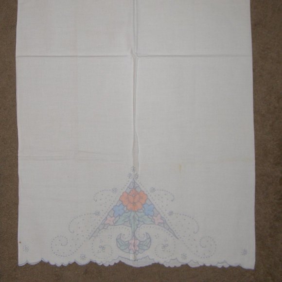 Vintage Cotton Pillowcase w/Floral design - Picture 11 of 14